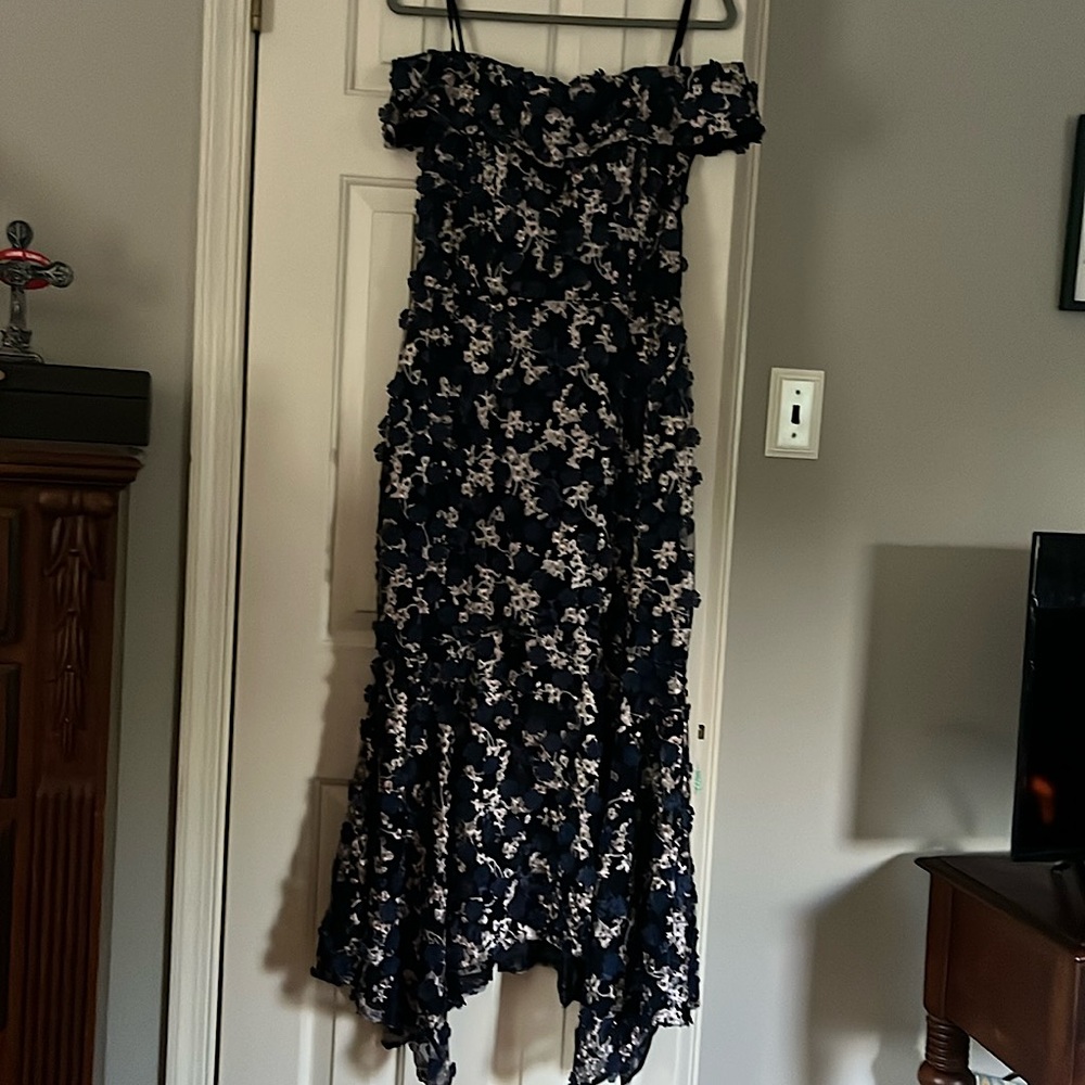 Xscape size 8 dress . Worn once. Super comfortable